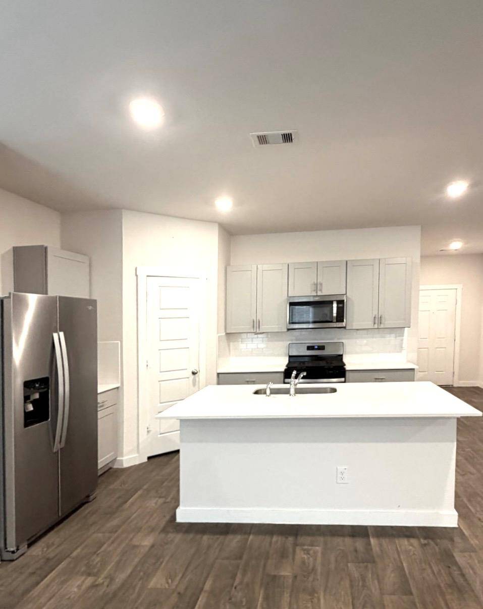 629 JANE LONG DR, San Marcos, TX 78666