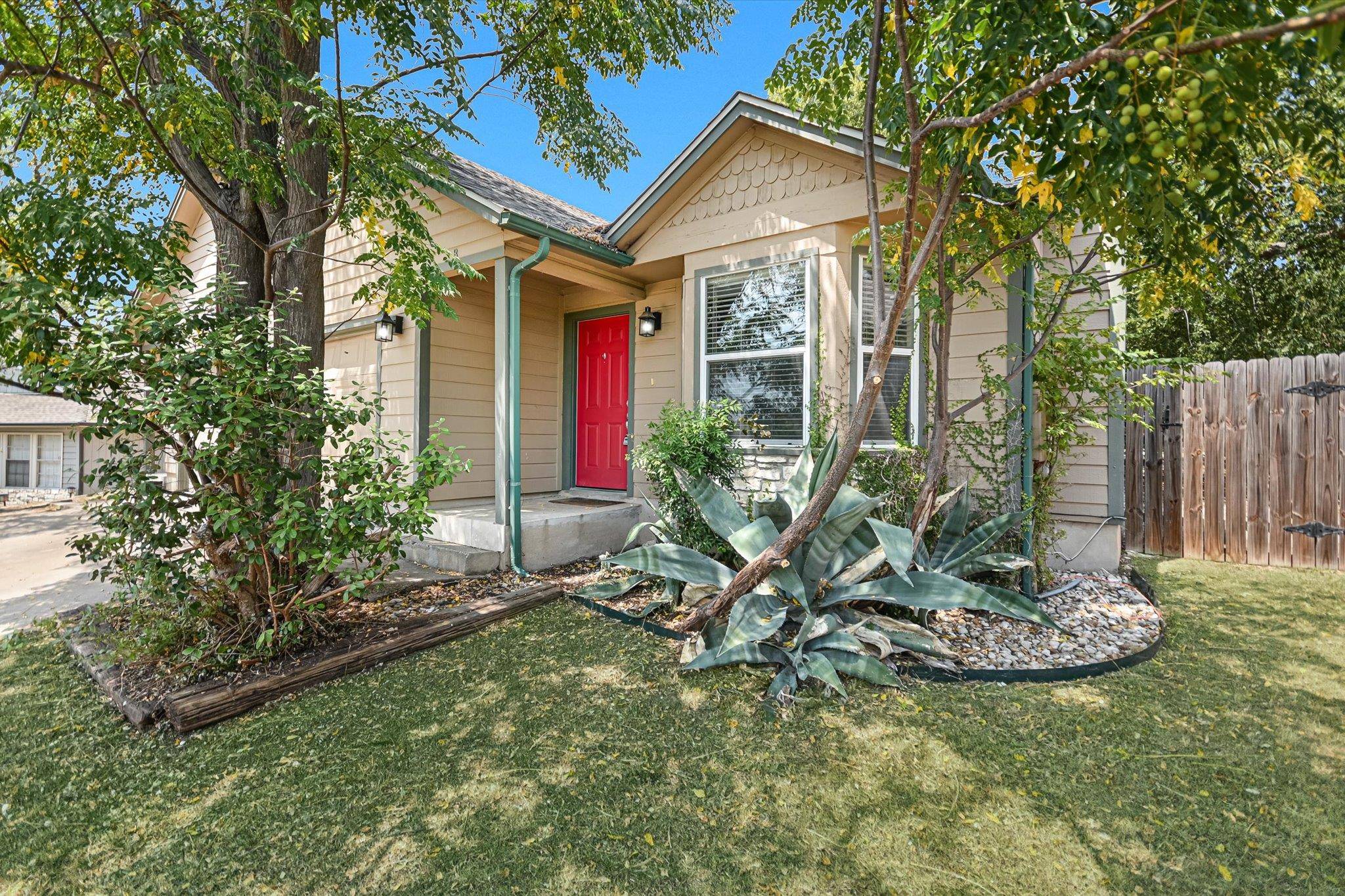 519 Cutty TRL #B, Lakeway, TX 78734