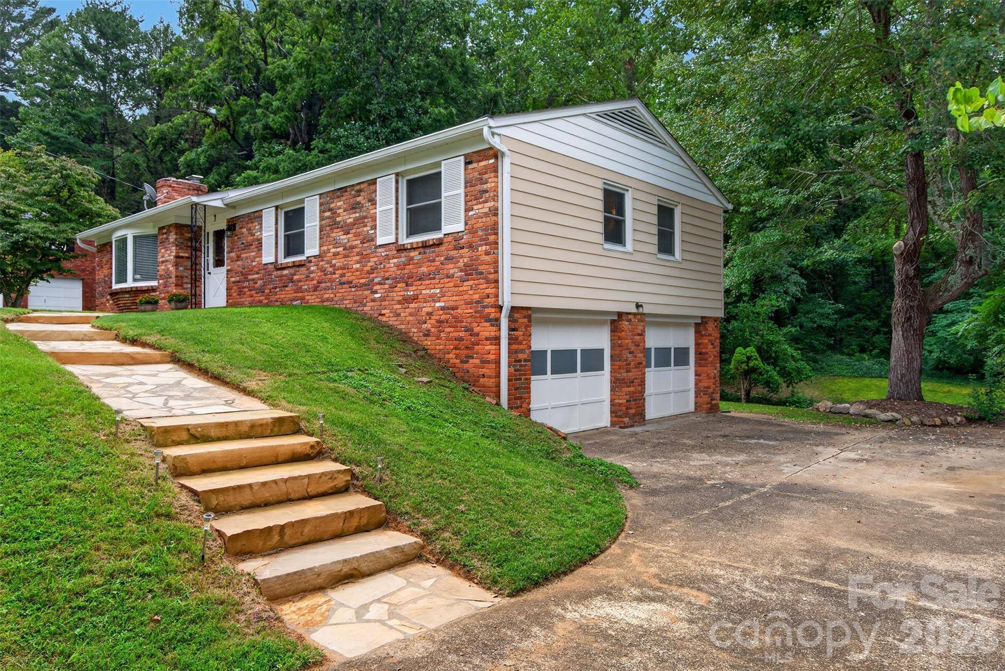 7 Mountainbrook RD, Asheville, NC 28805