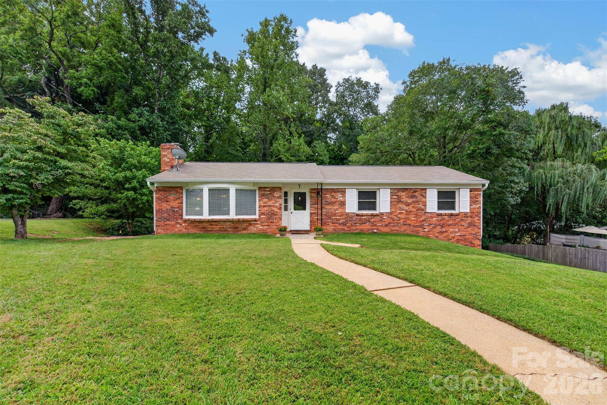 7 Mountainbrook RD, Asheville, NC 28805