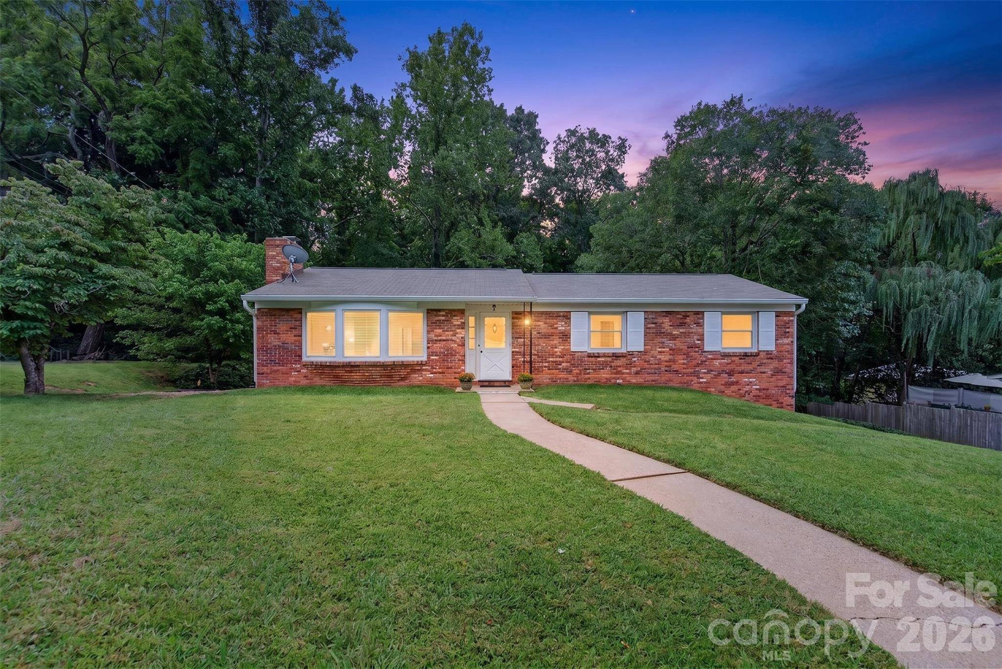 7 Mountainbrook RD, Asheville, NC 28805