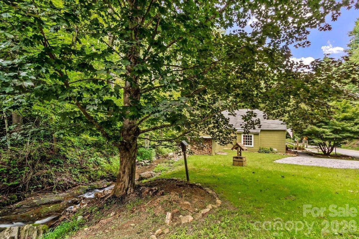 92 Silas Branch RD, Burnsville, NC 28714