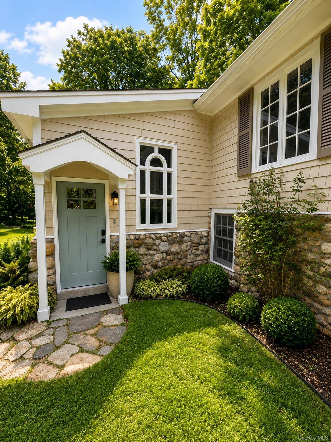 9 Lewis RD, Pound Ridge, NY 10576