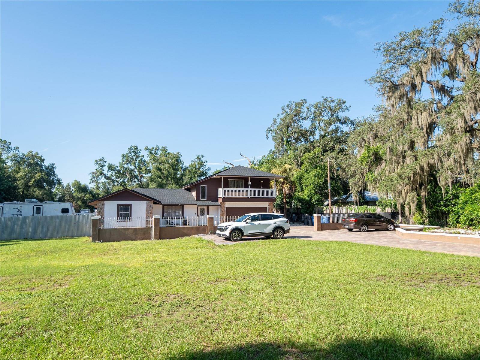 9613 SIX MILE CREEK RD, Tampa, FL 33610