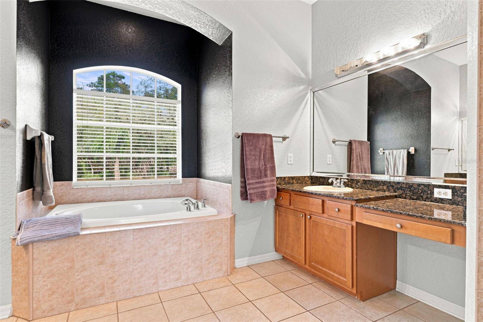 25 SANDERS CIR, Homosassa, FL 34446