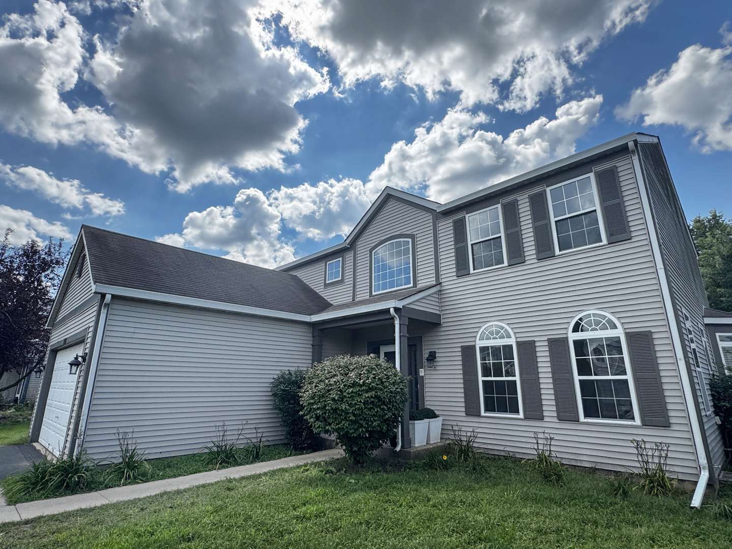 223 Paradise Pkwy, Oswego, IL 60543