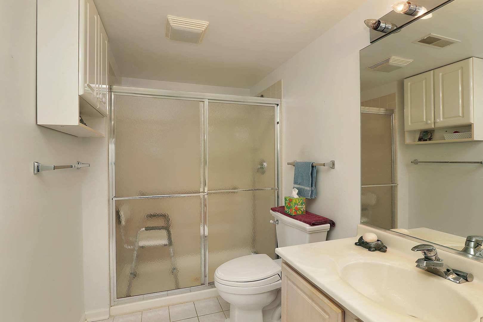 891 Central AVE #219, Highland Park, IL 60035