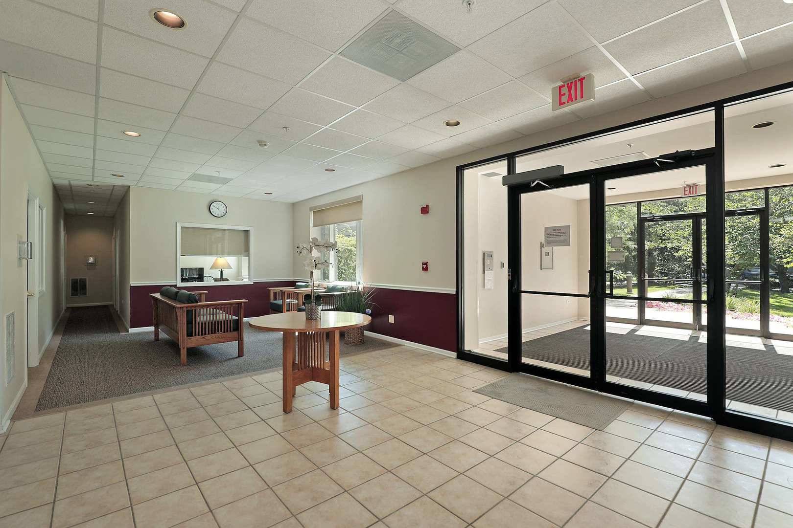 891 Central AVE #219, Highland Park, IL 60035
