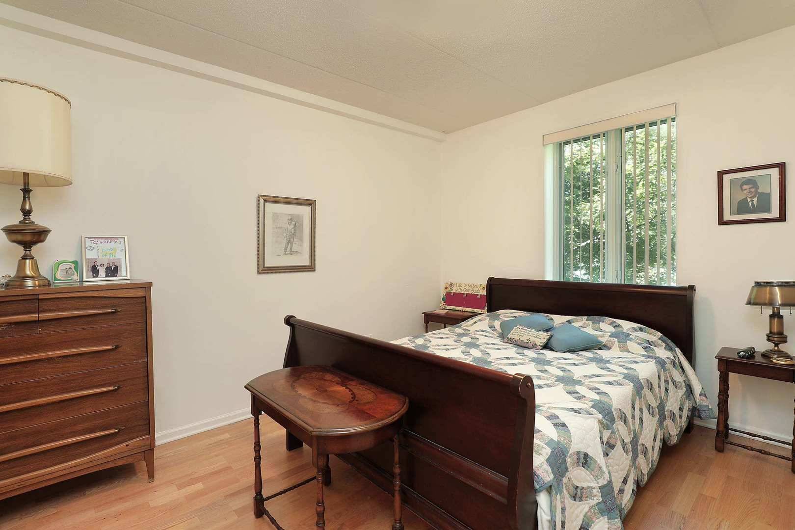 891 Central AVE #219, Highland Park, IL 60035
