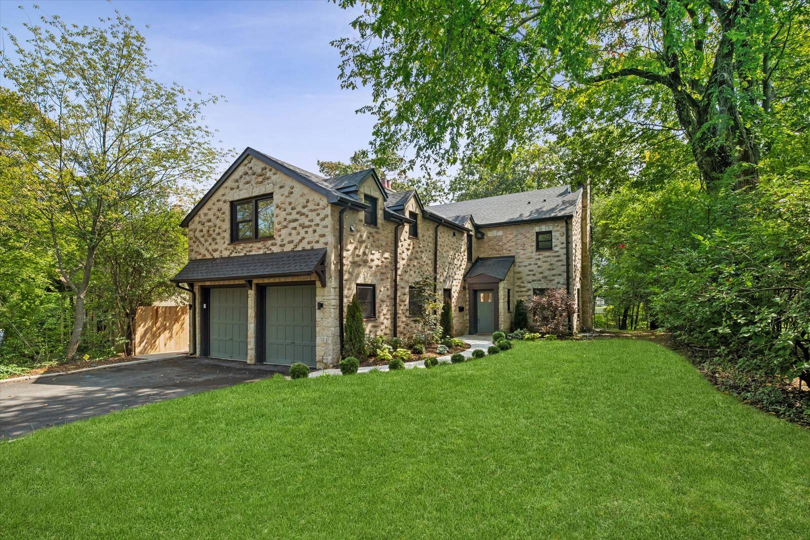120 Crescent DR, Glencoe, IL 60022