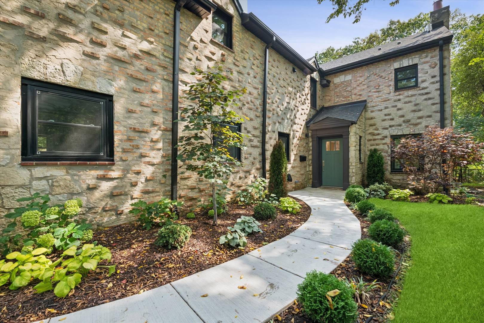 120 Crescent DR, Glencoe, IL 60022