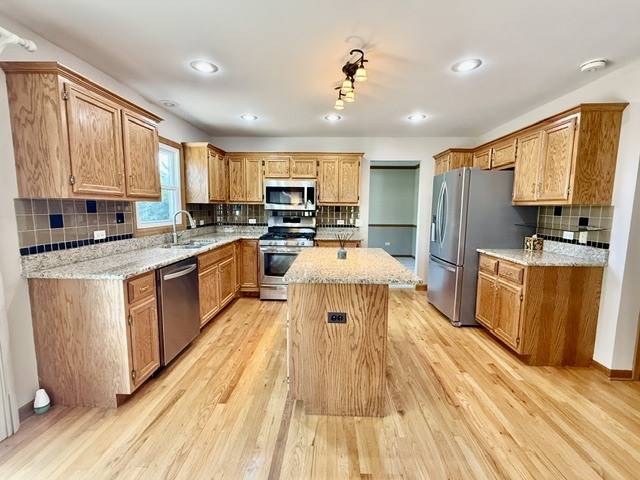 4108 Schillinger DR, Naperville, IL 60564