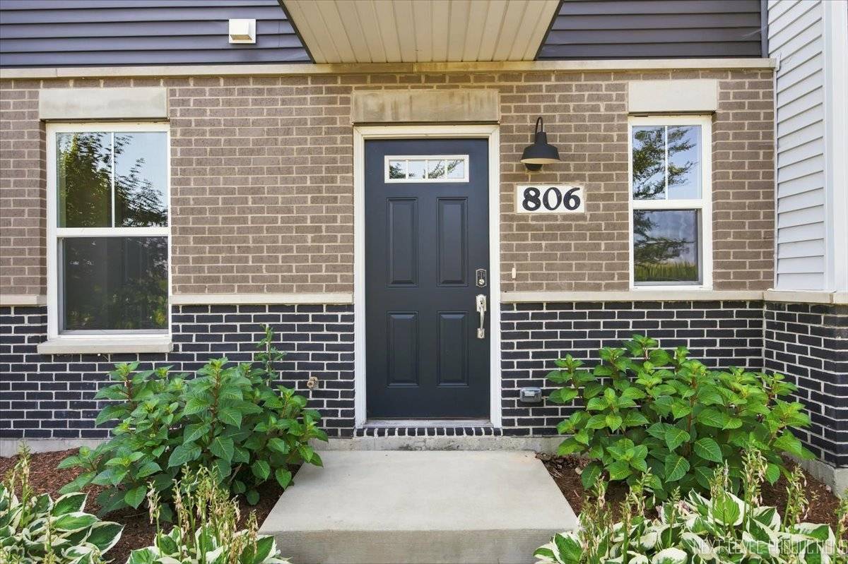 806 Finley DR, Aurora, IL 60504