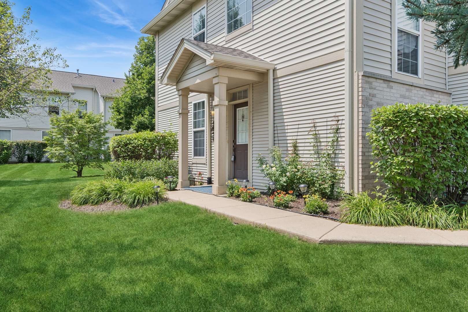 2148 Sunrise CIR, Aurora, IL 60503