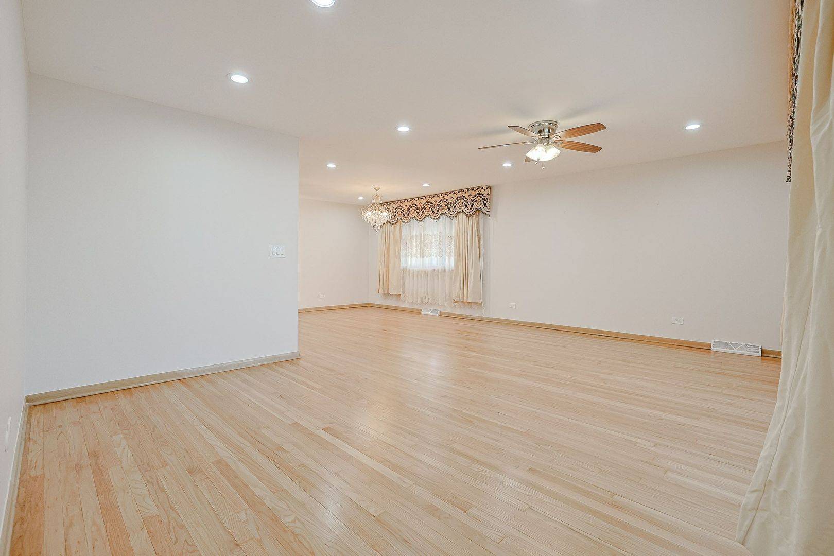 475 Courtesy LN, Des Plaines, IL 60018