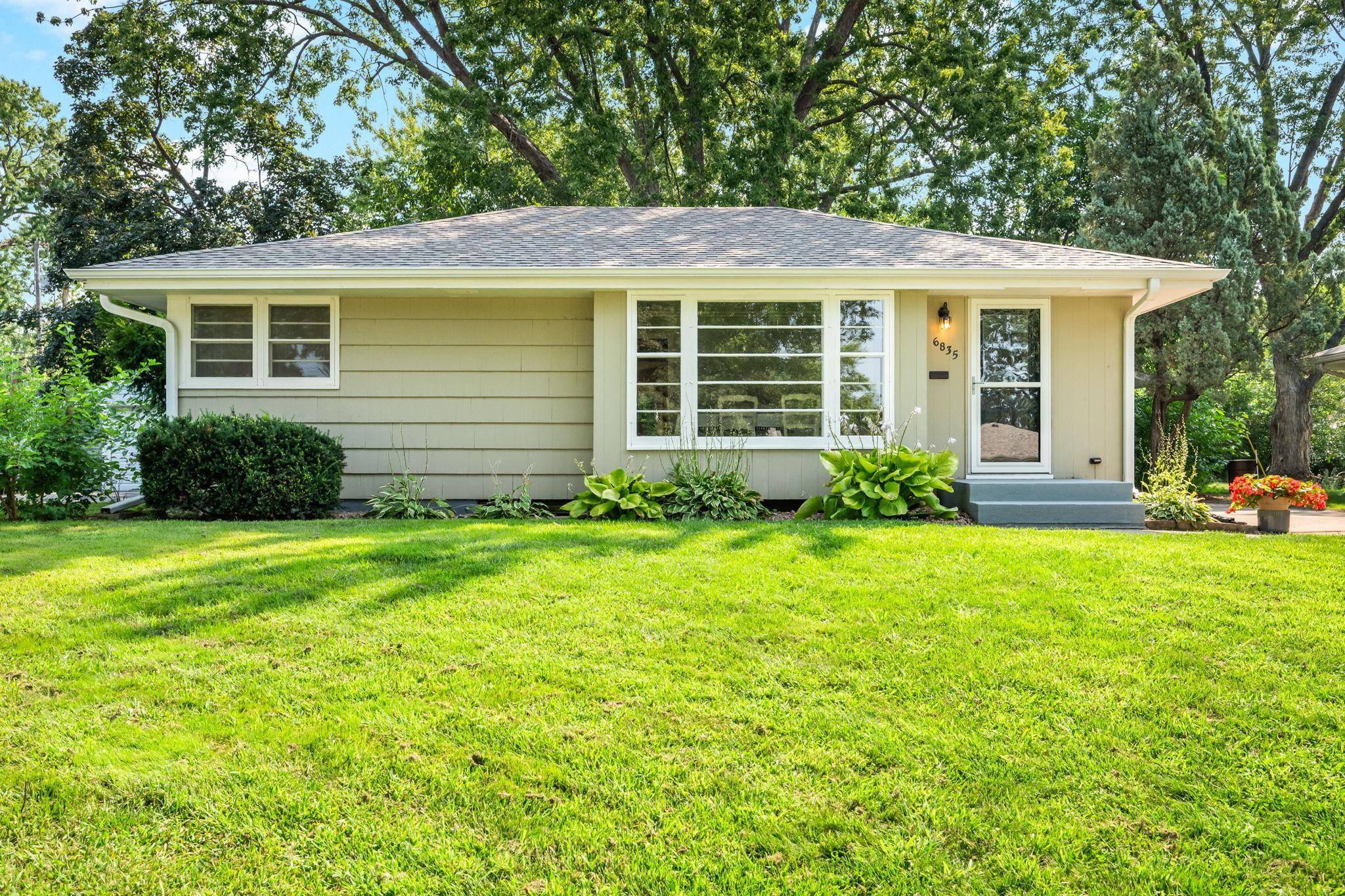 6835 11th AVE S, Richfield, MN 55423