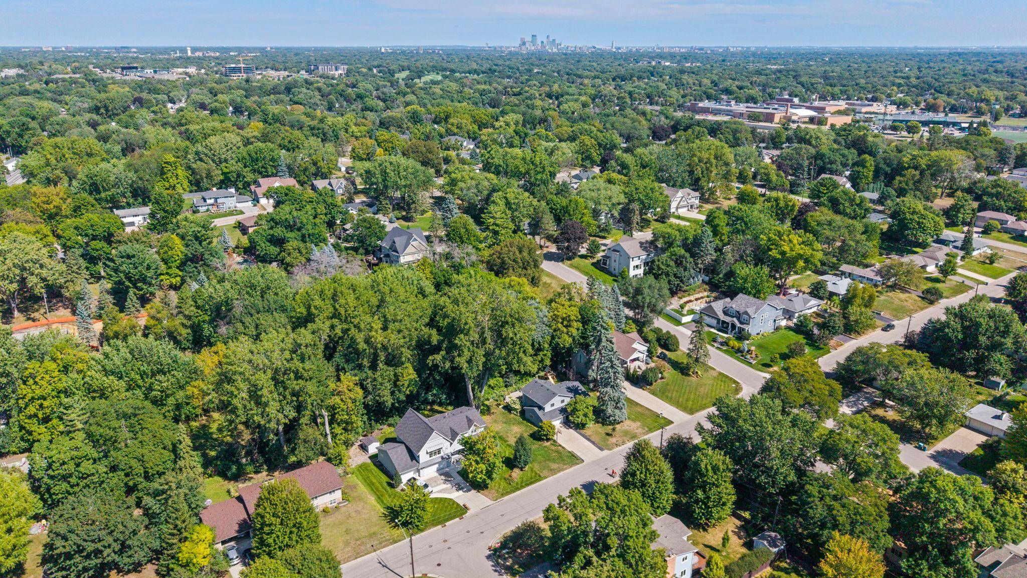 5916 Code AVE, Edina, MN 55436