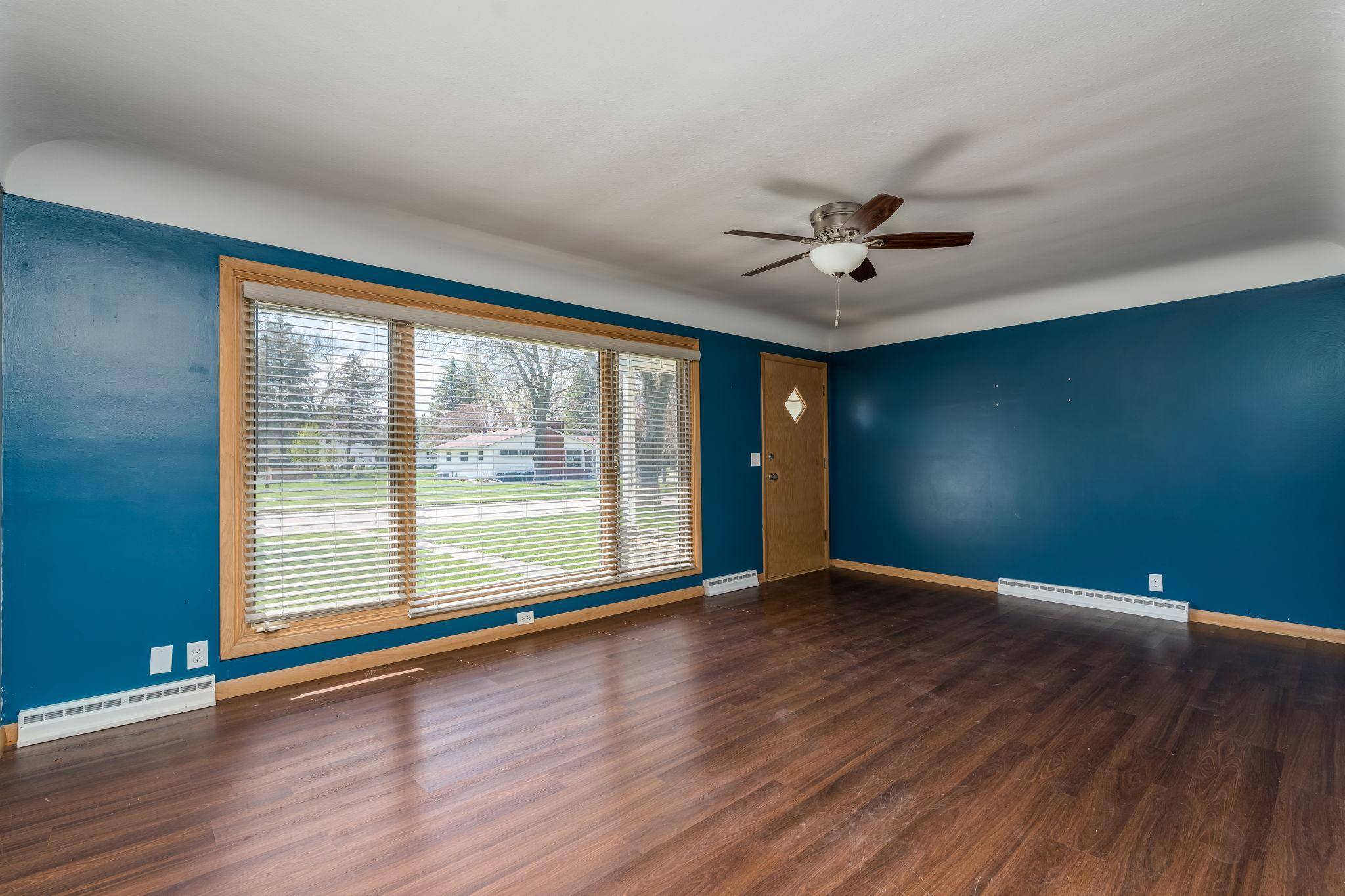209 Hillcrest WAY, Le Sueur, MN 56058