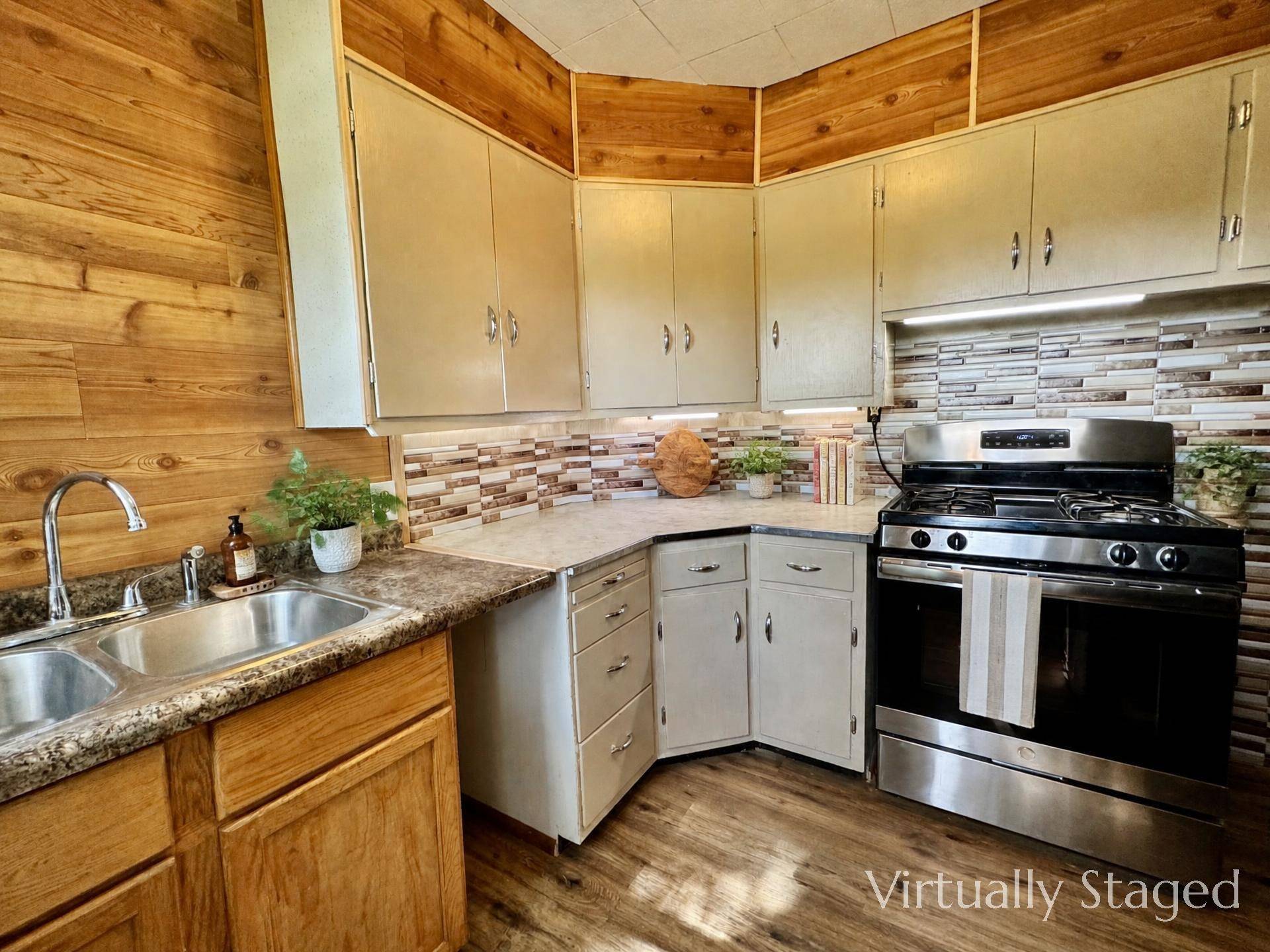 617 N Washington St, Belle Plaine, KS 67013