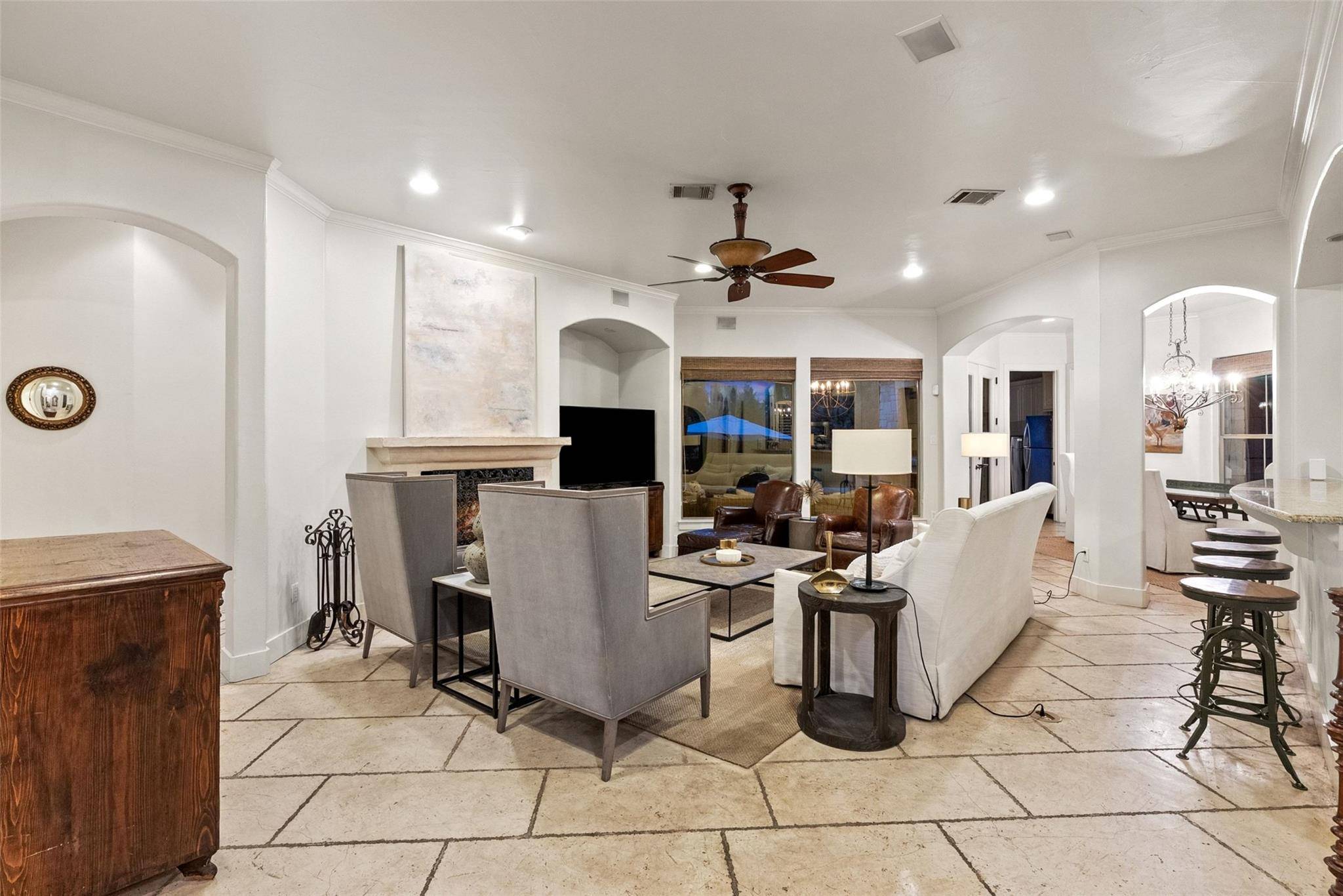 18 Hedgebrook WAY, The Hills, TX 78738