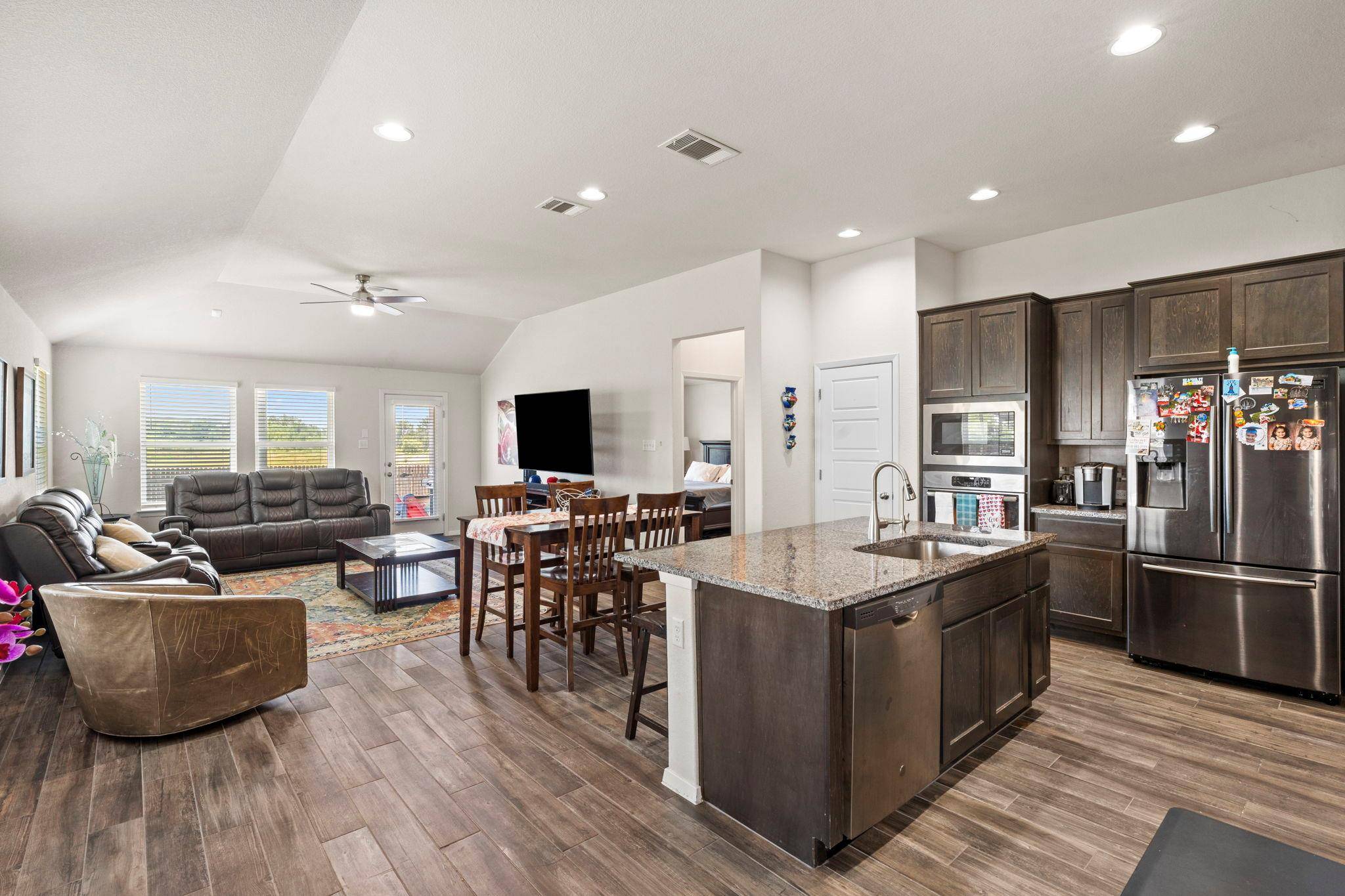 205 Four Star DR, Elgin, TX 78621