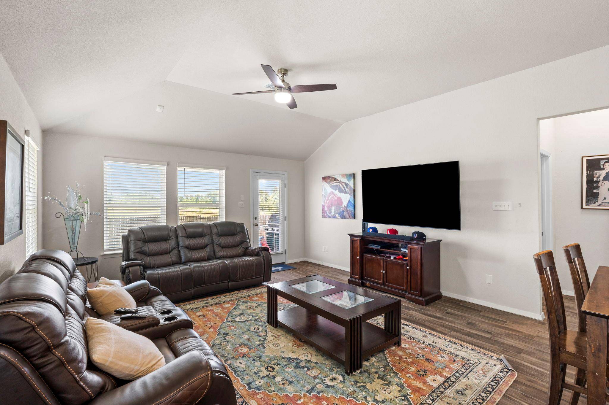 205 Four Star DR, Elgin, TX 78621