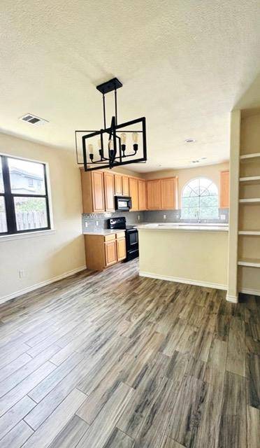 1405 Delsie DR #B, Austin, TX 78734