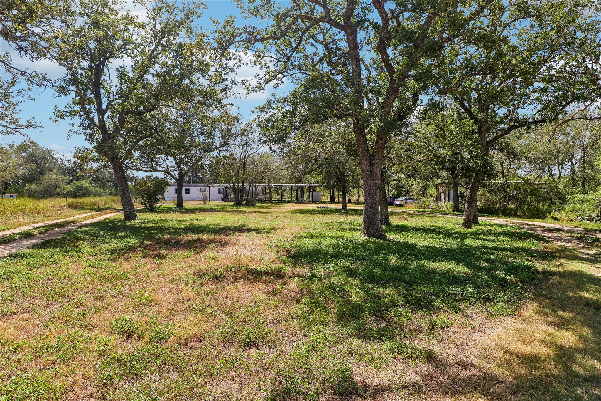 716 W County Road 109 RD, Leesville, TX 78122