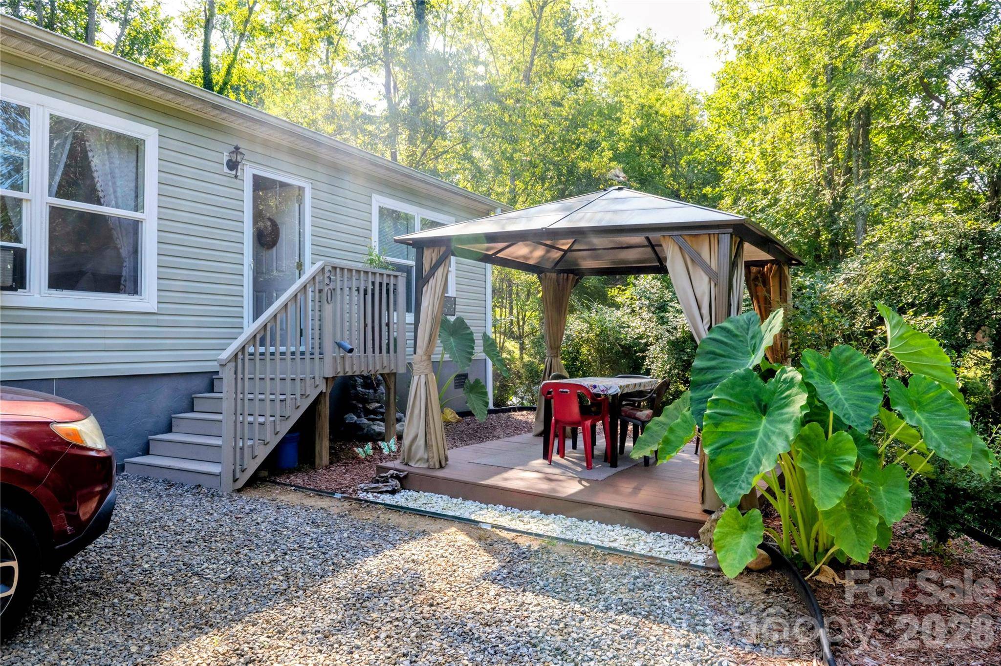 30 & 32 W Skyland CIR, Asheville, NC 28804