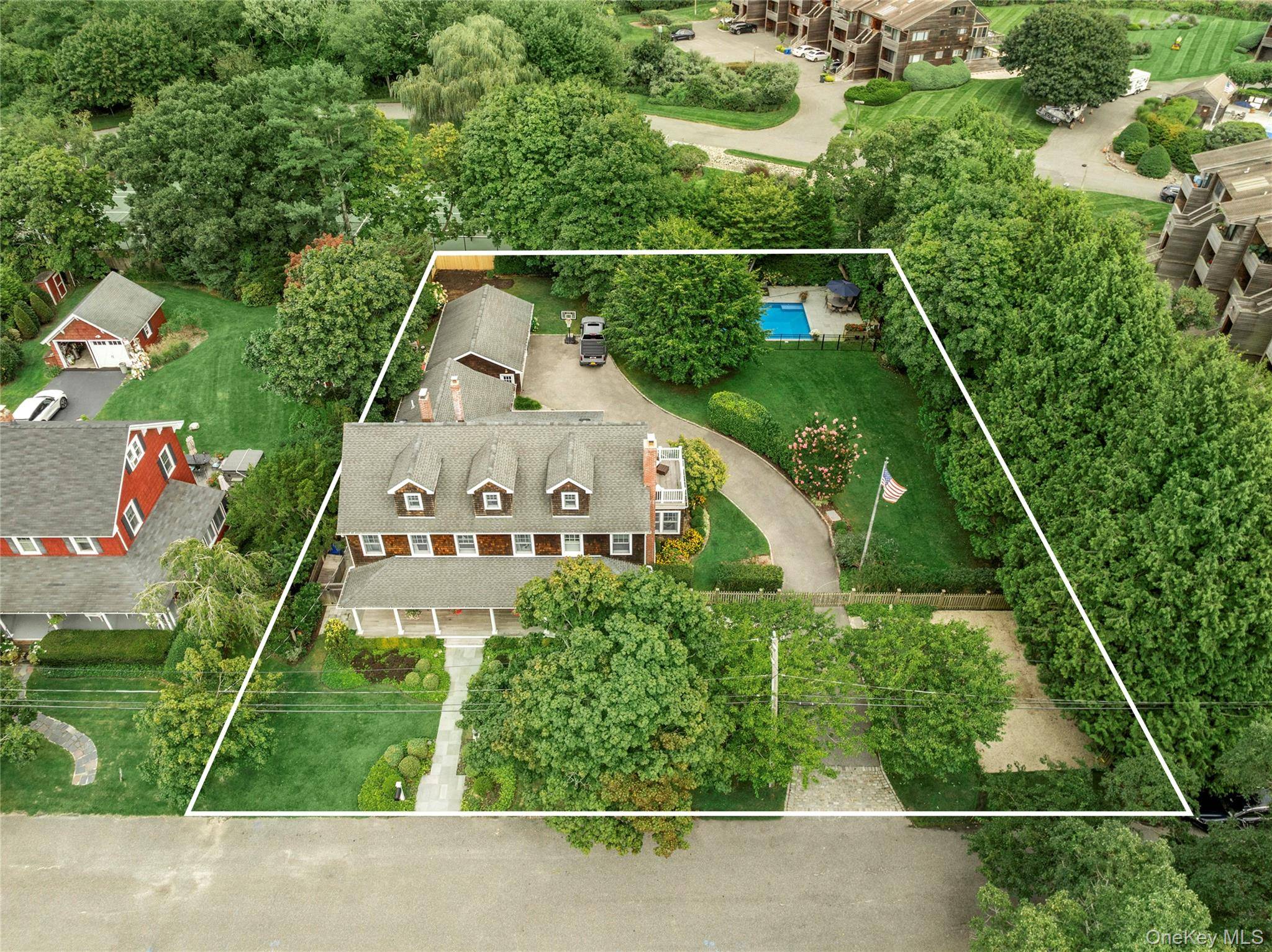 65 Watchogue AVE, East Moriches, NY 11940