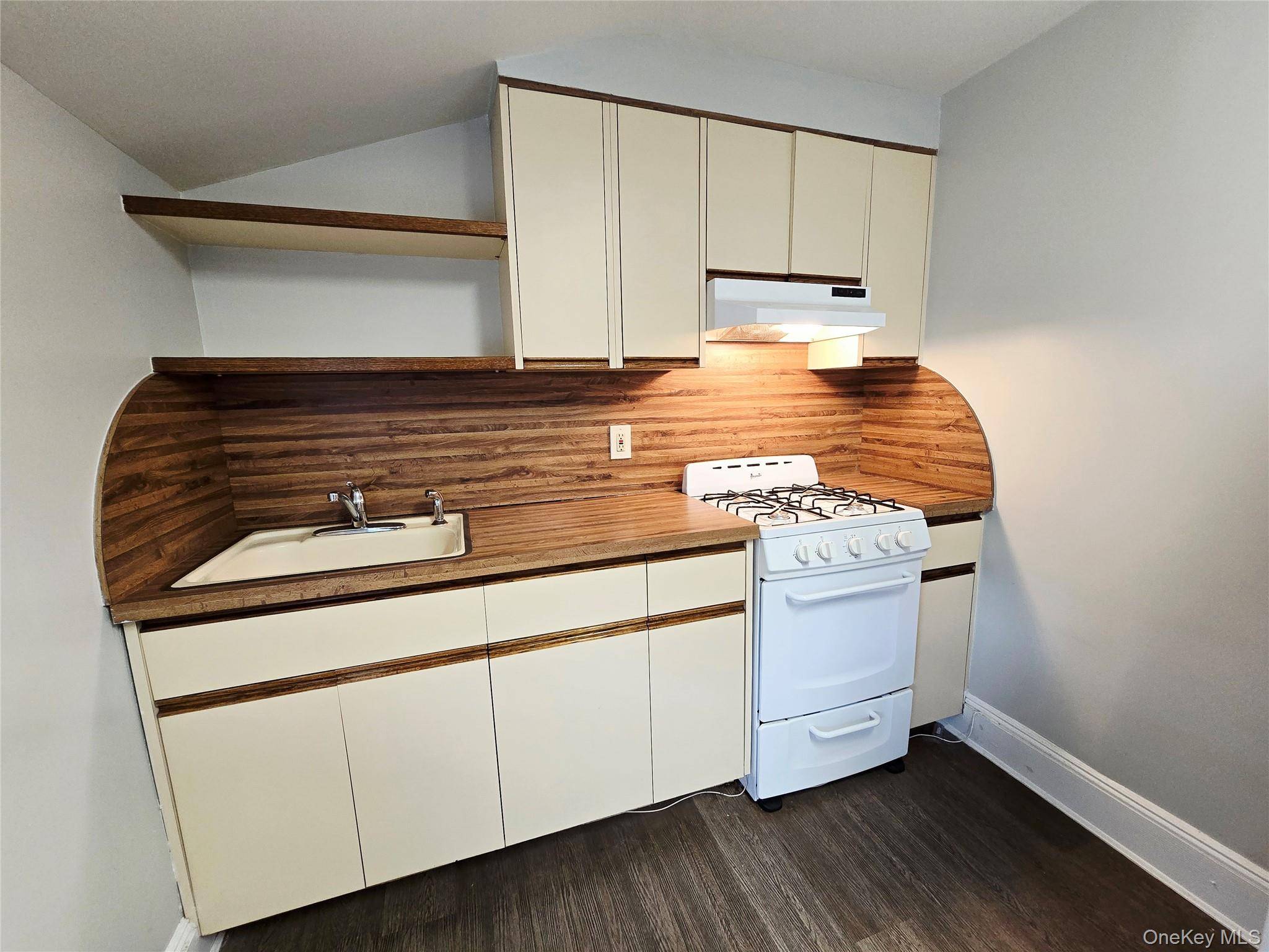 190 Bryant AVE #2, Floral Park, NY 11001