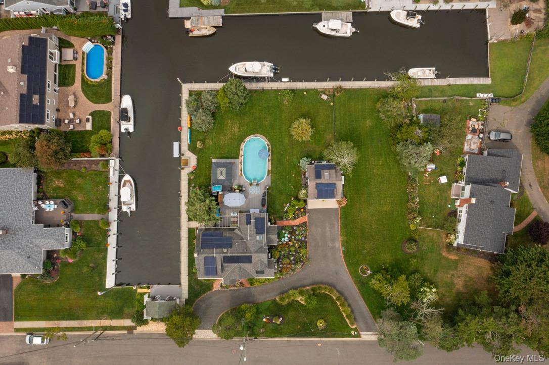 1 Dewey AVE, Amityville, NY 11701