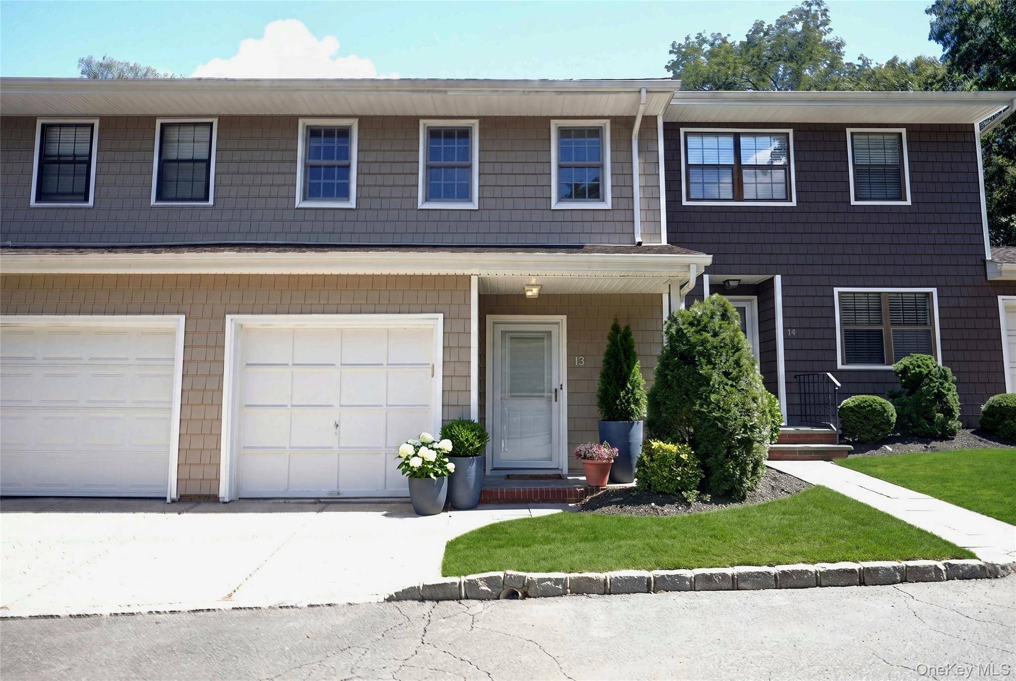 13 Pine ST, Huntington, NY 11743