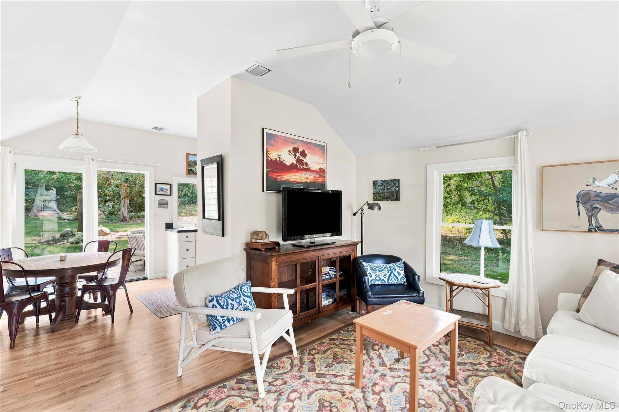 12 School ST, Springs, NY 11937