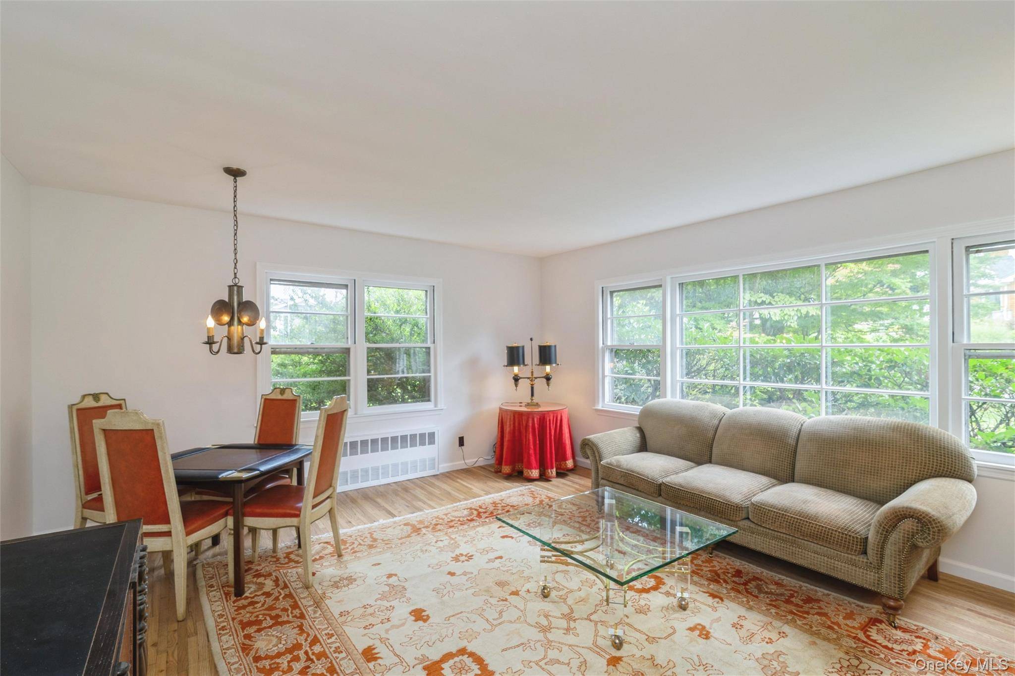5 Hemlock DR, East Hills, NY 11576