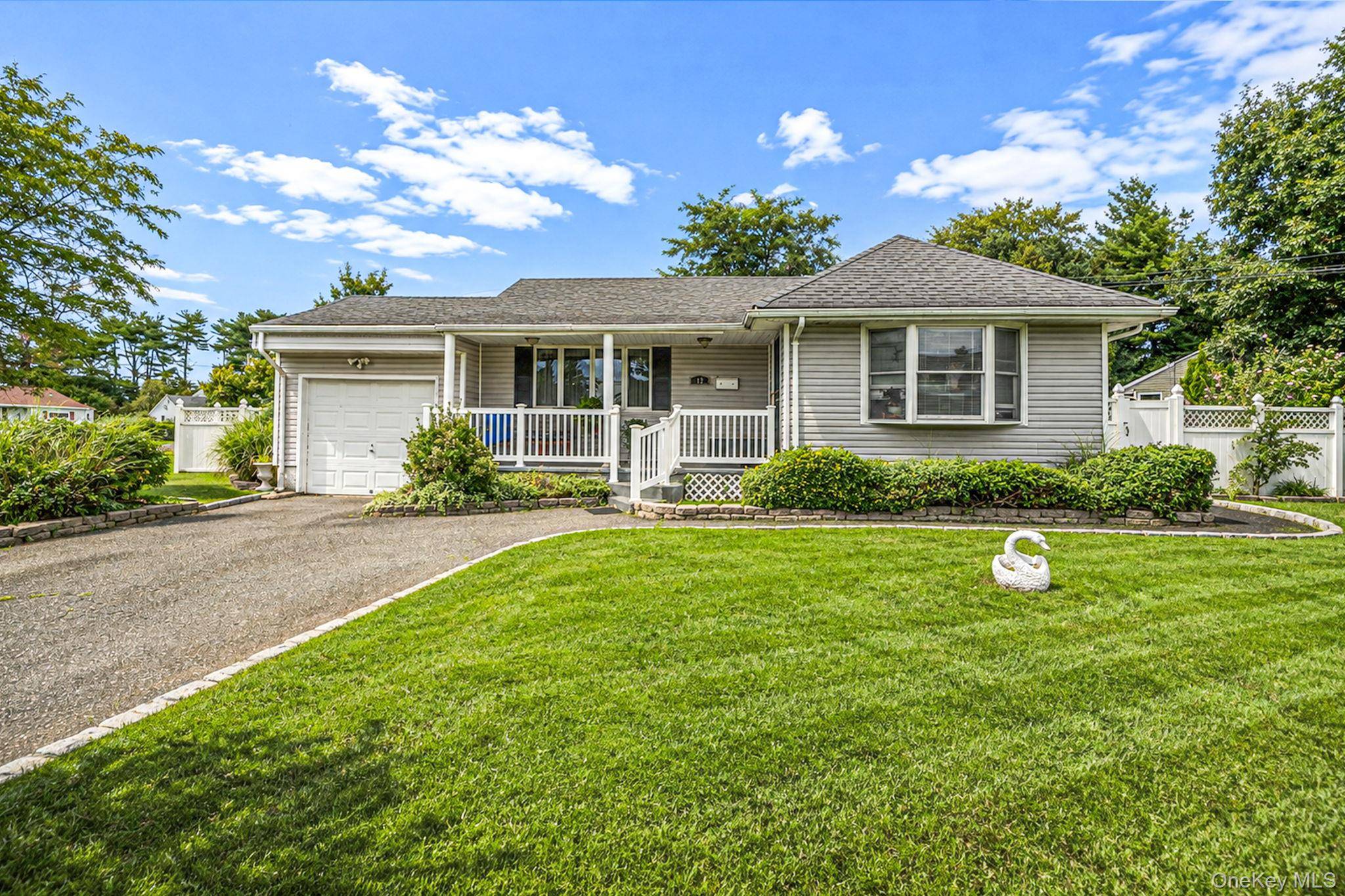 12 Robin LN, Brentwood, NY 11717