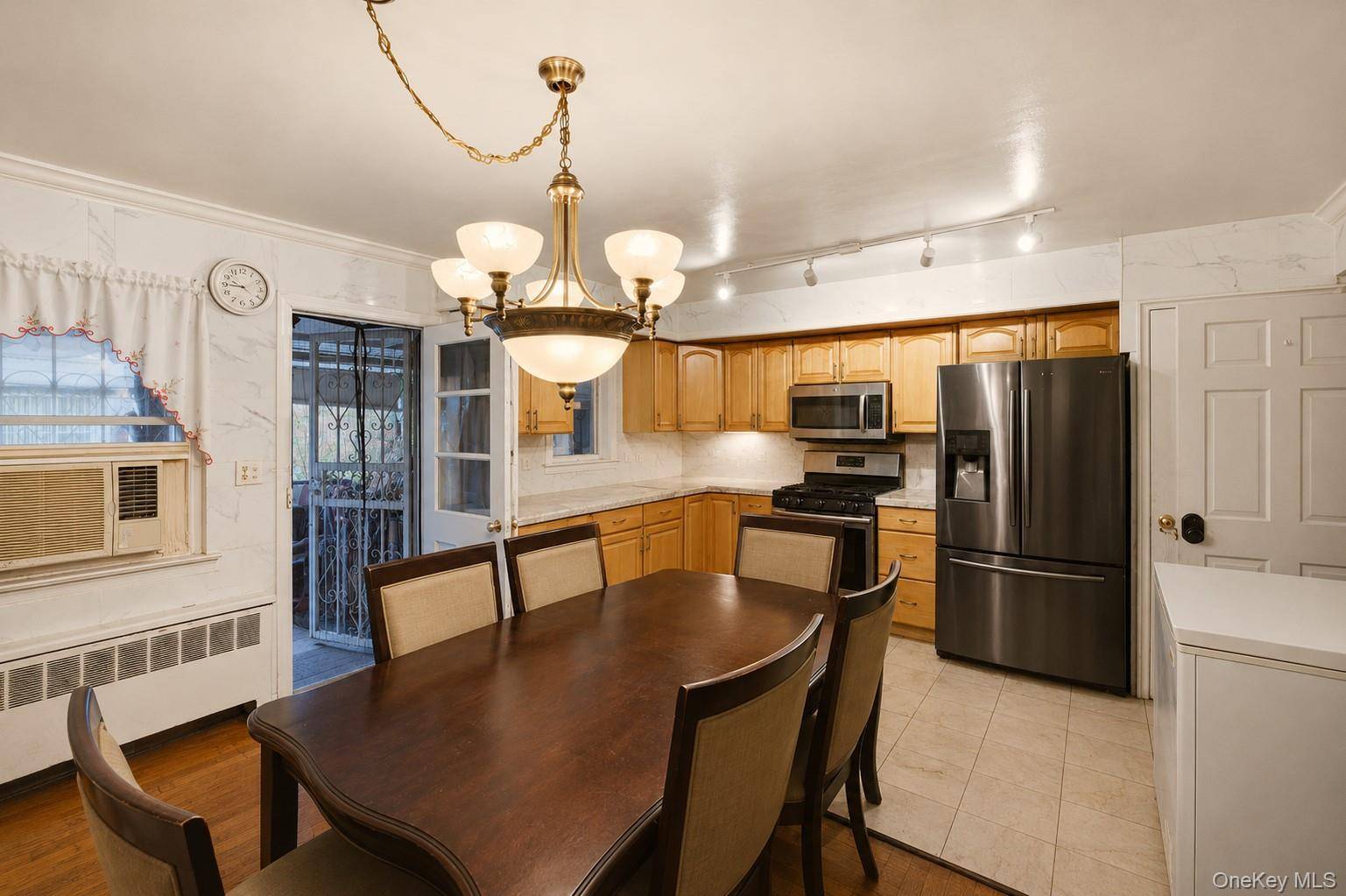 902 E 232nd ST, Bronx, NY 10466