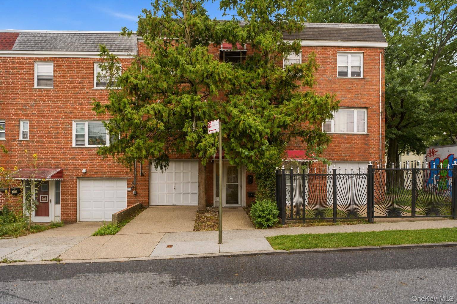 902 E 232nd ST, Bronx, NY 10466