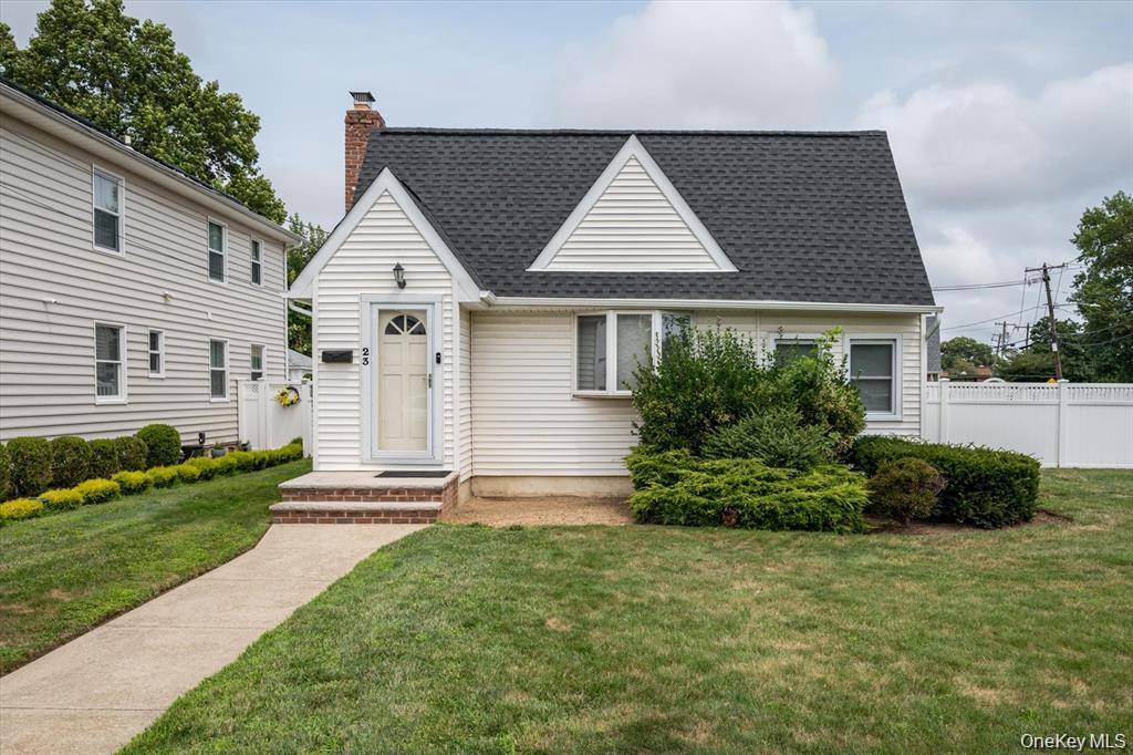 23 Rosebud AVE, Merrick, NY 11566