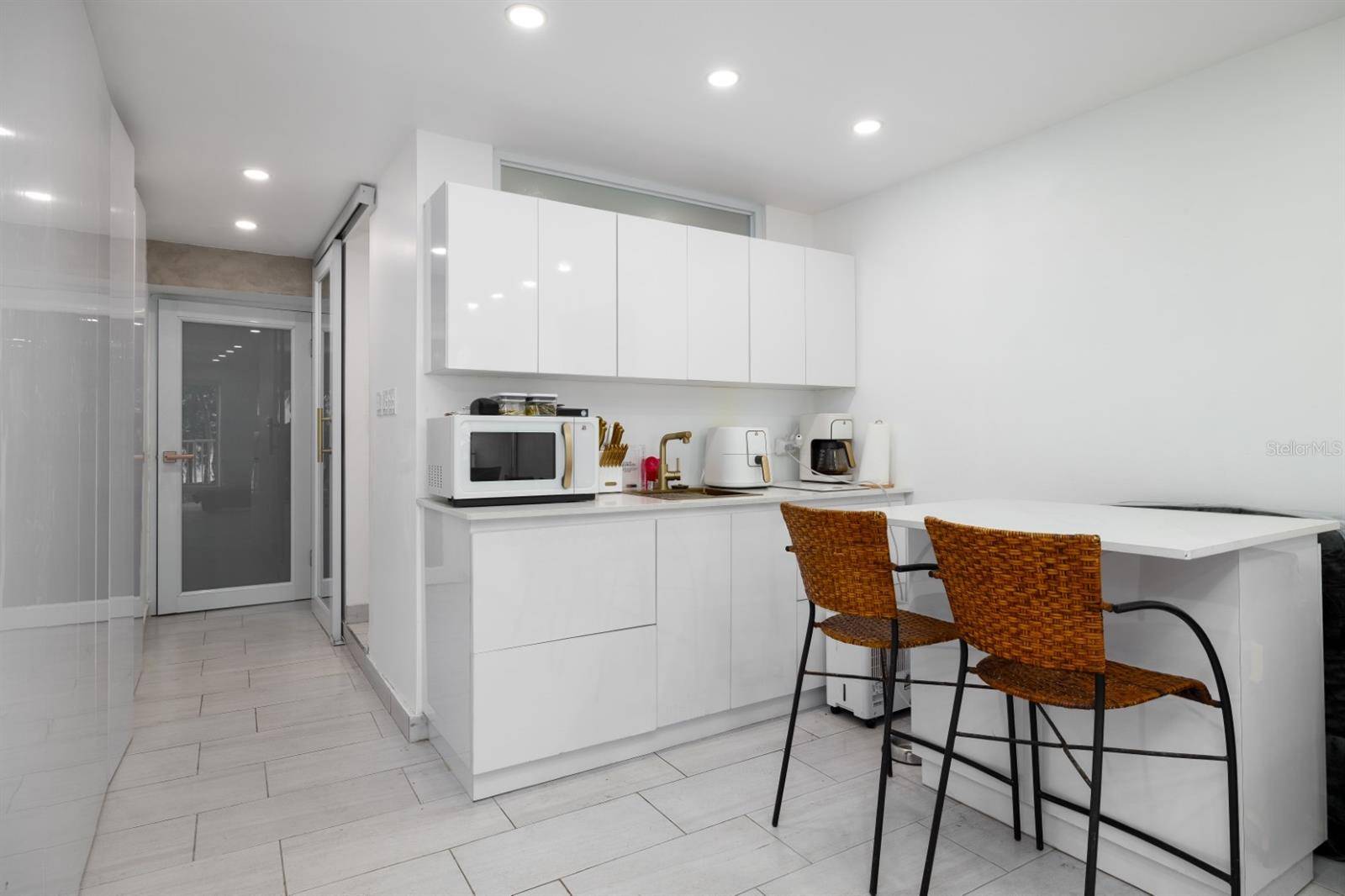 4633 AV. ISLA VERDE #L105, Carolina, PR 00979