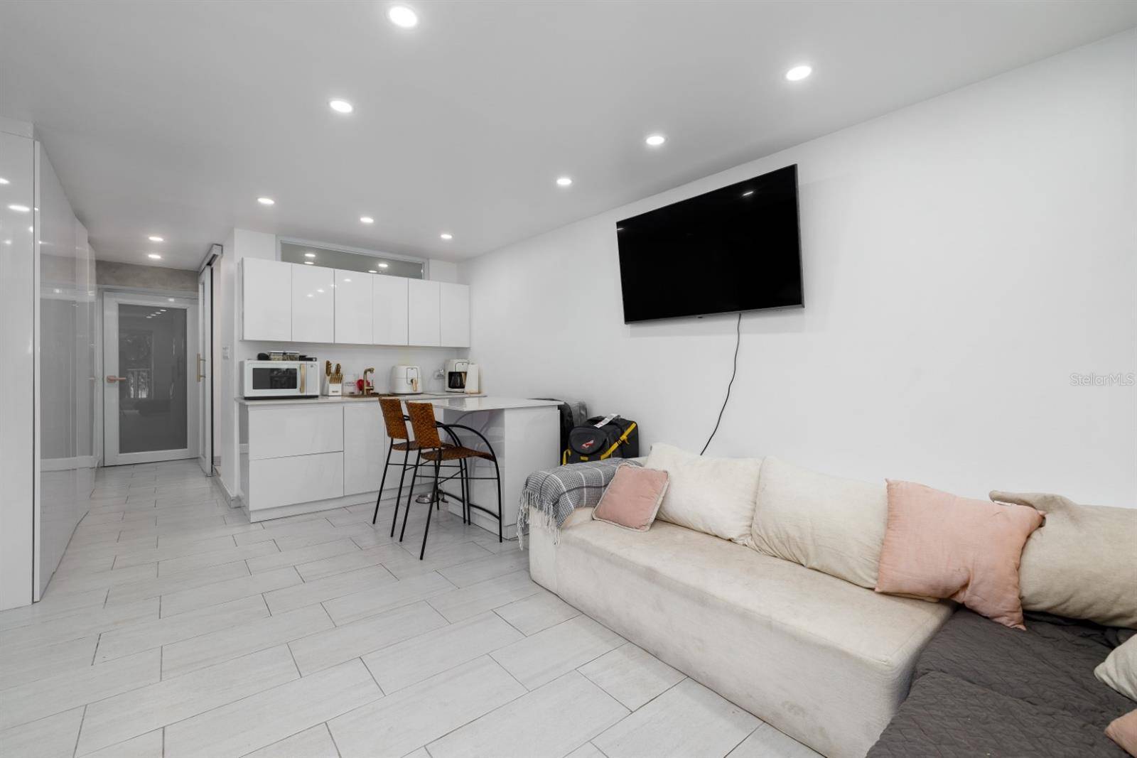 4633 AV. ISLA VERDE #L105, Carolina, PR 00979