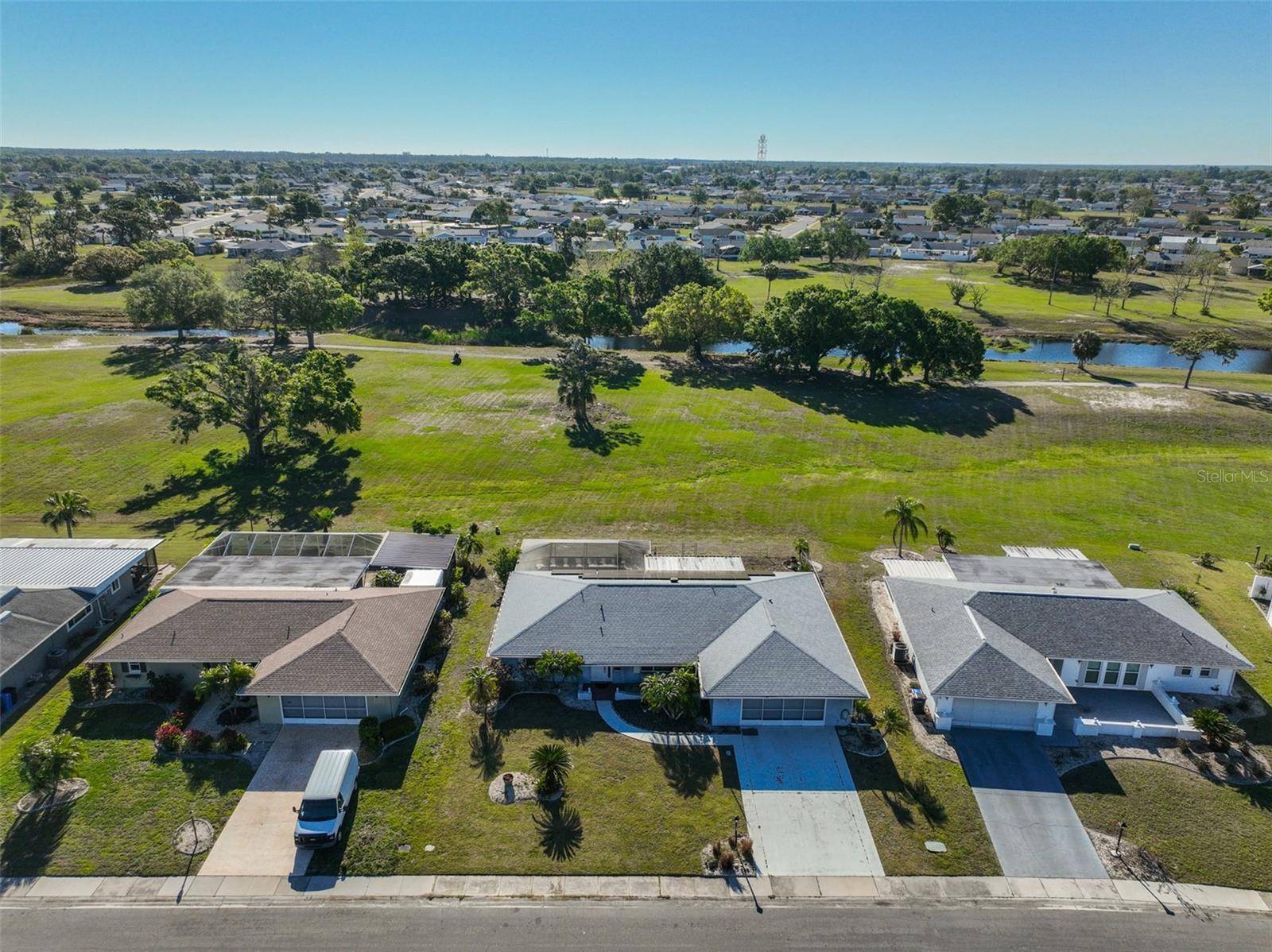 672 ALLEGHENY DR, Sun City Center, FL 33573