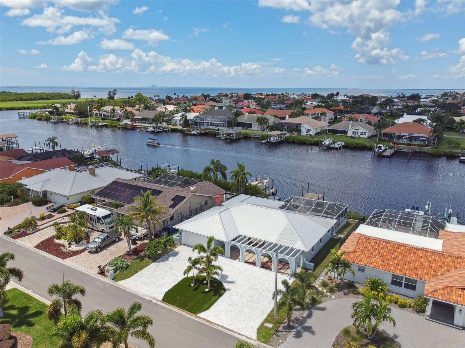 919 CHIPAWAY DR, Apollo Beach, FL 33572