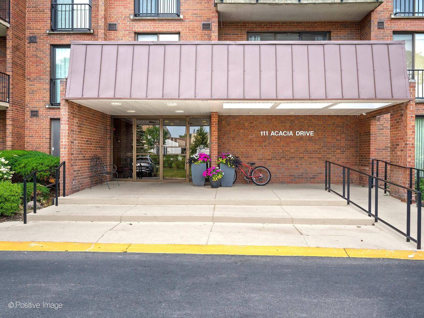 111 Acacia DR #315, Indian Head Park, IL 60525