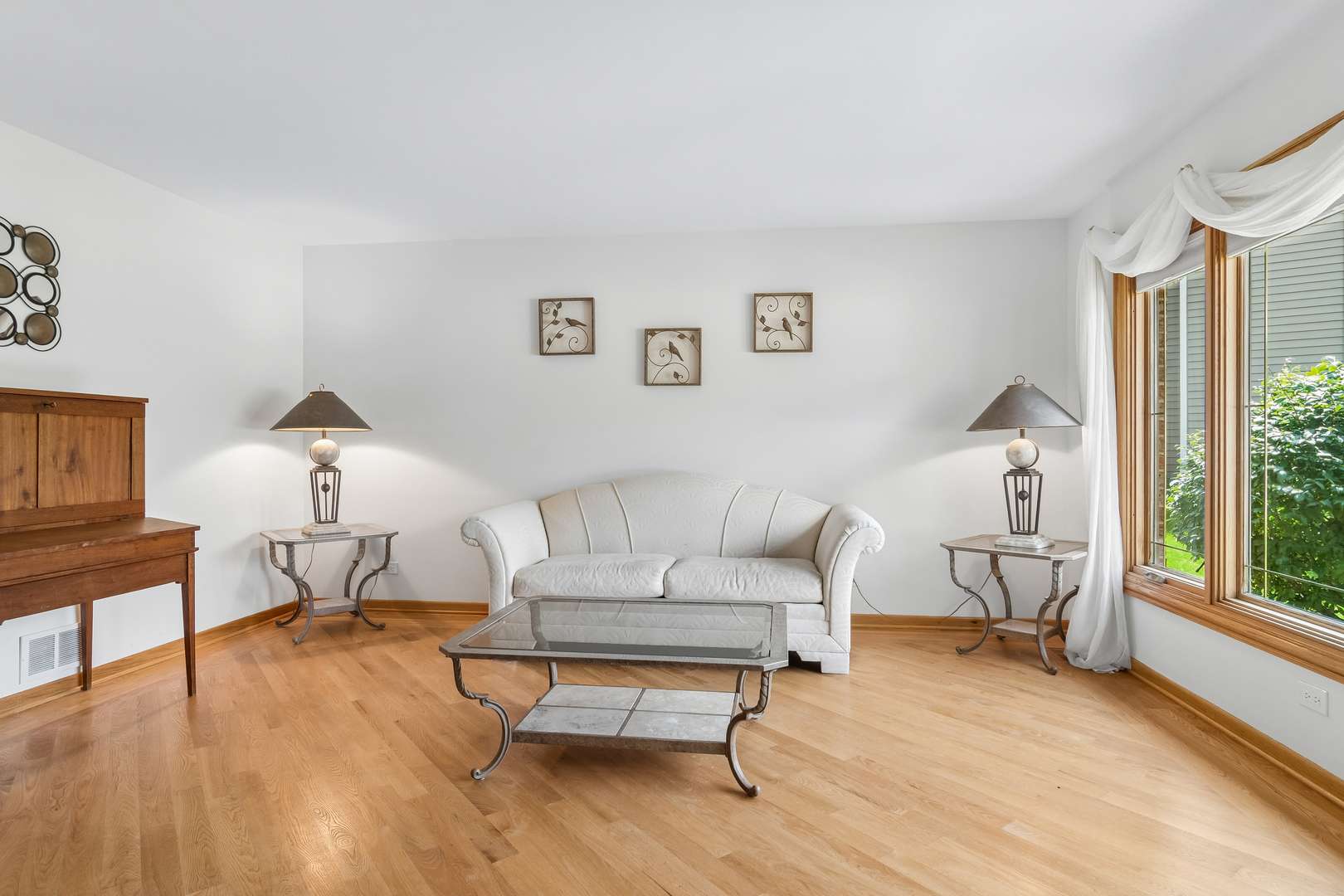 824 Kent CIR, Bartlett, IL 60103