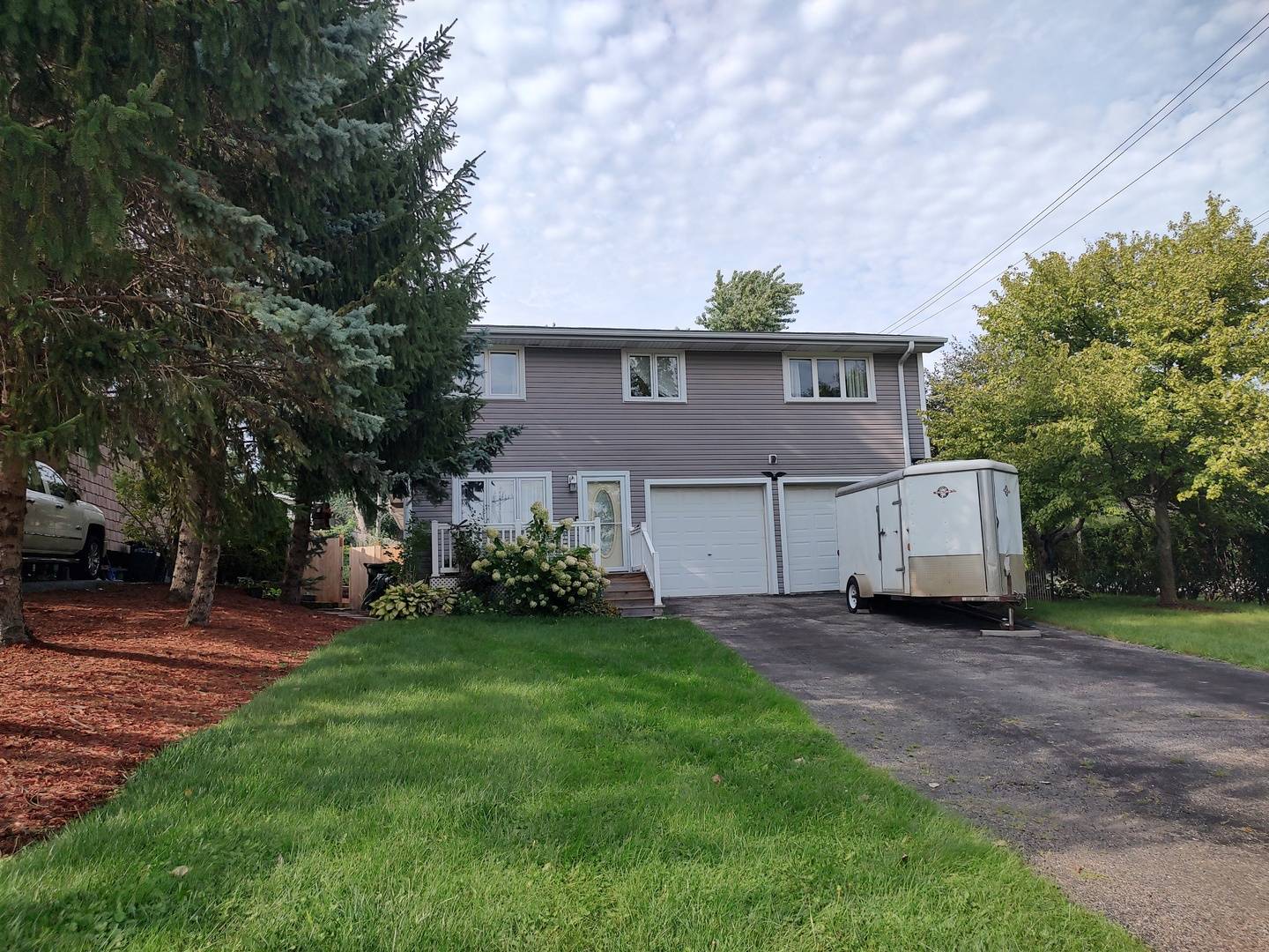 834 Shawnee TRL, Lake In The Hills, IL 60156