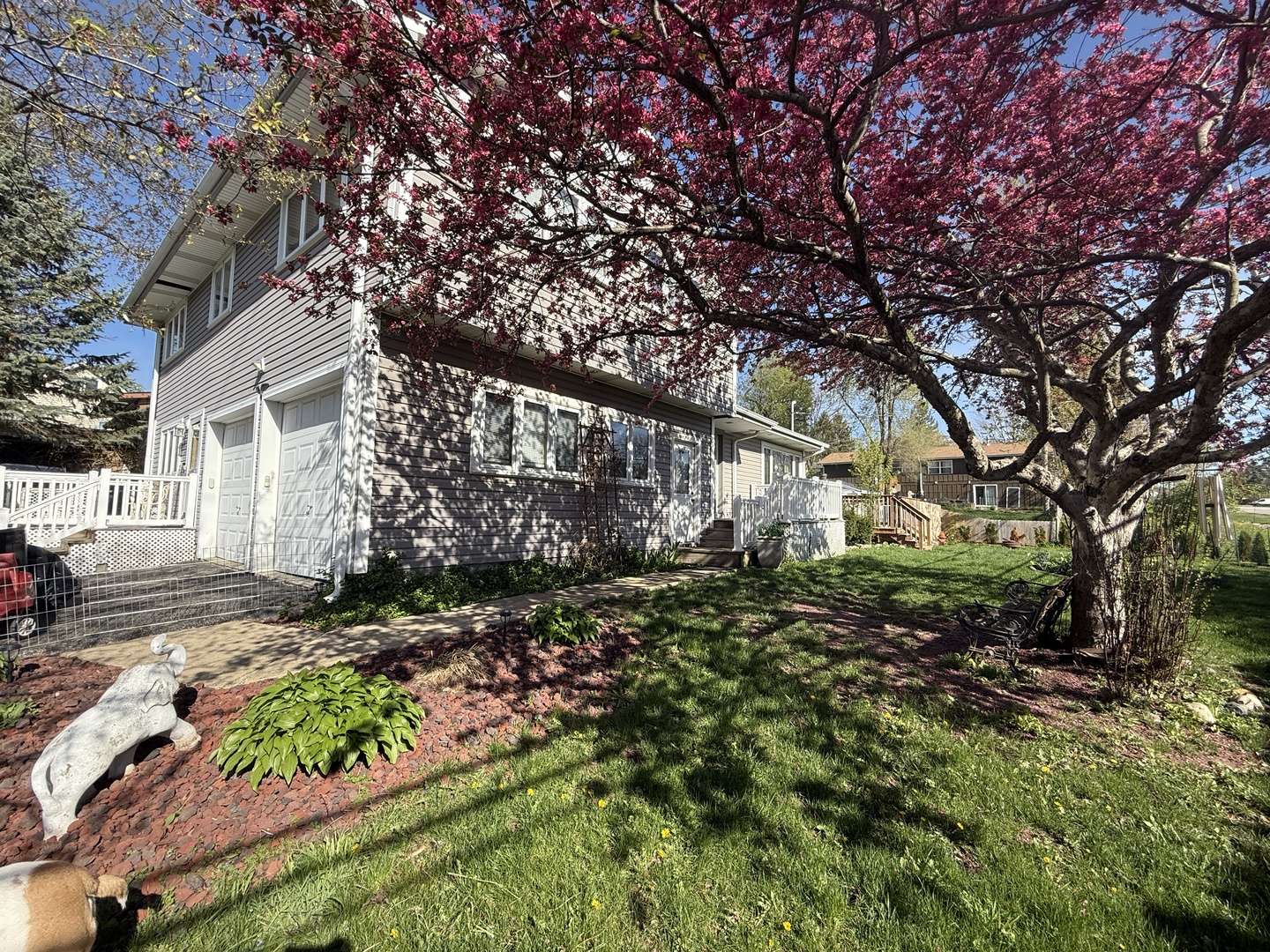 834 Shawnee TRL, Lake In The Hills, IL 60156