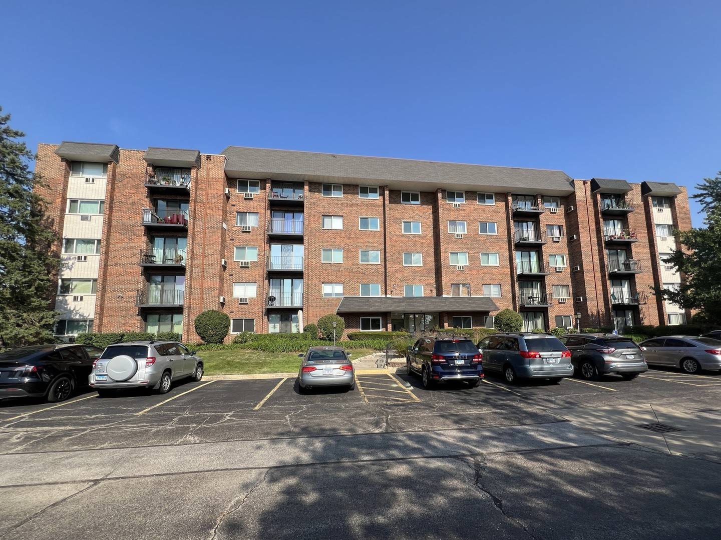 4711 Saint Joseph Creek RD #2G, Lisle, IL 60532