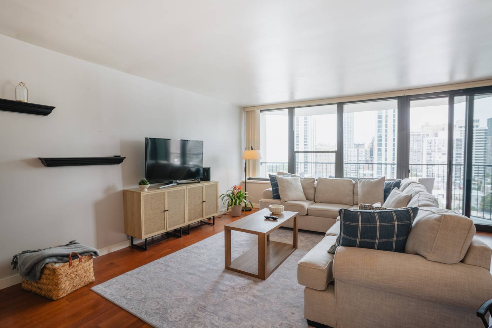 1560 N Sandburg TER #1506, Chicago, IL 60610