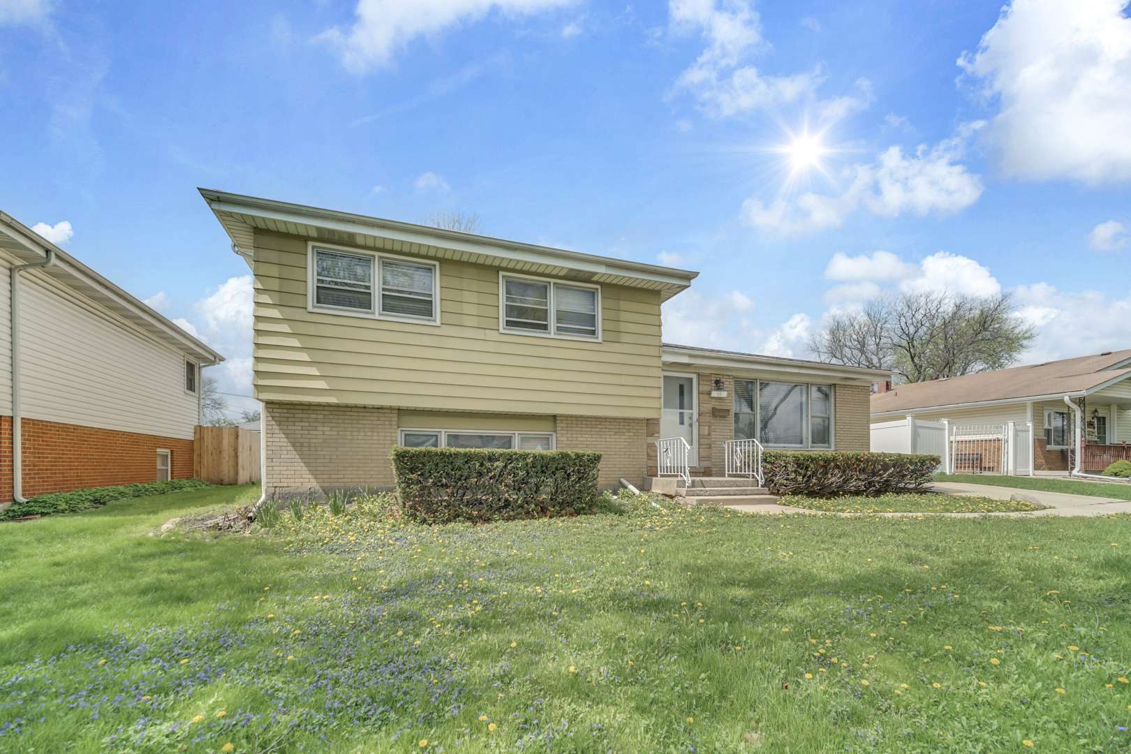 10 N ADAMS DR, Addison, IL 60101